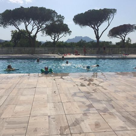 Appartement Neuf Moderne Avec Piscine พูเชต์-ซูราร์ช็องส์ ภายนอก รูปภาพ