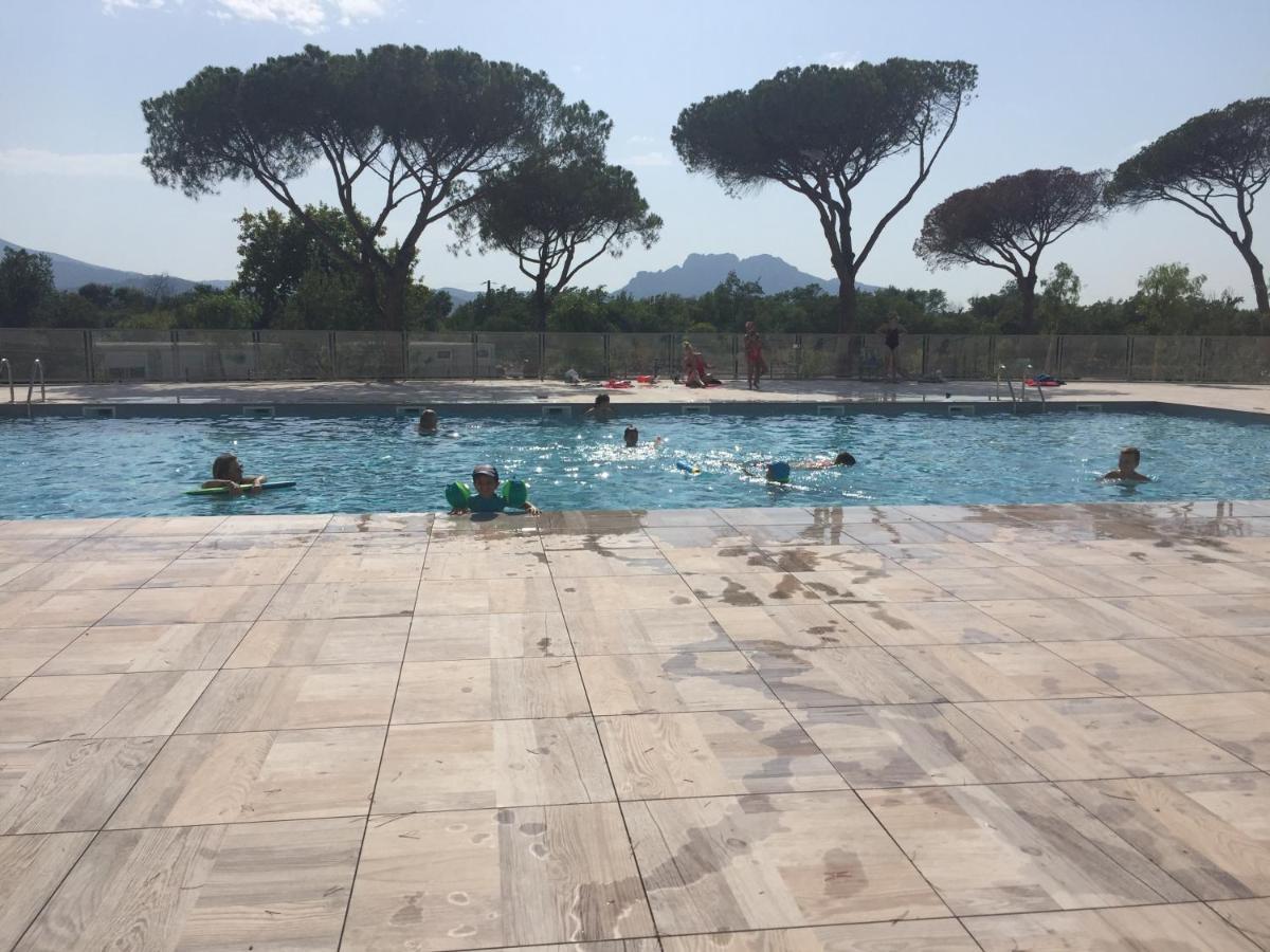Appartement Neuf Moderne Avec Piscine พูเชต์-ซูราร์ช็องส์ ภายนอก รูปภาพ