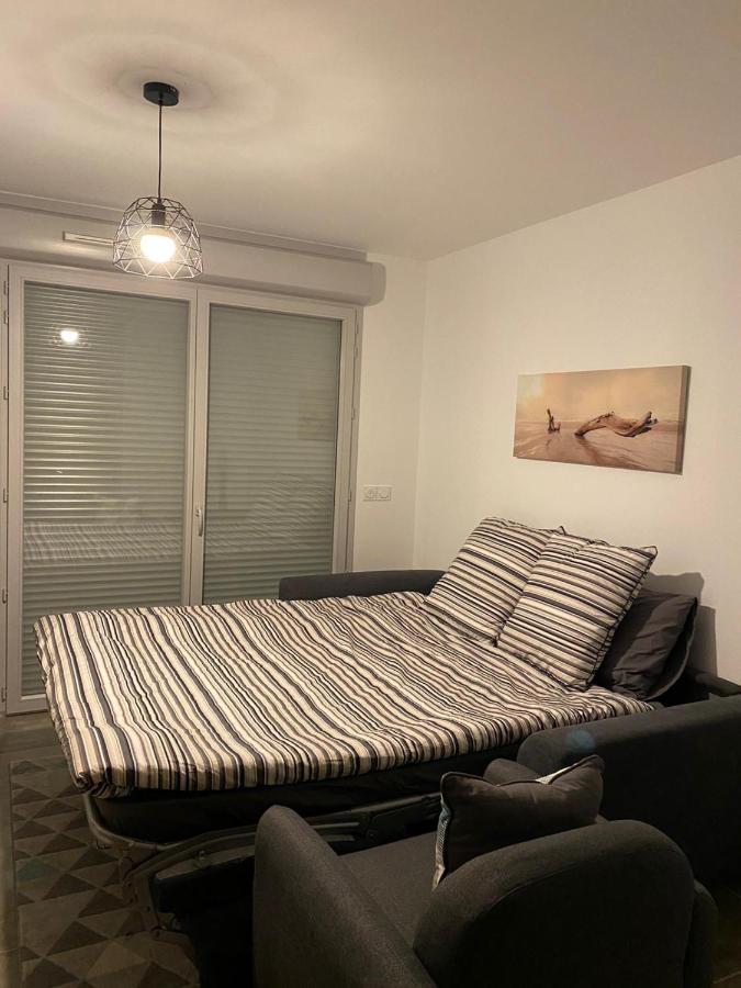 Appartement Neuf Moderne Avec Piscine พูเชต์-ซูราร์ช็องส์ ภายนอก รูปภาพ
